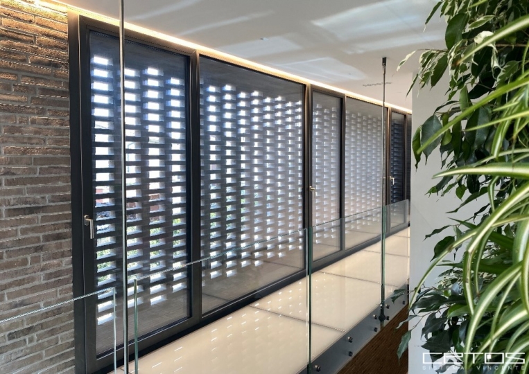 PORTE IN ALLUMINIO RASO MURO CON SPECCHIATURE FISSE