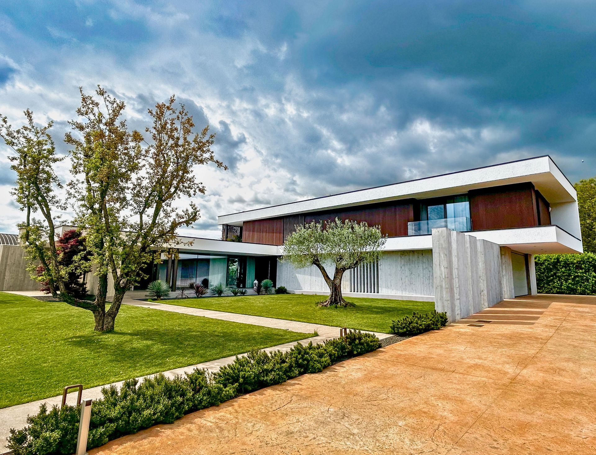 VILLA ESCLUSIVA CON SERRAMENTI PROFILO SOTTILE MINIMAIL