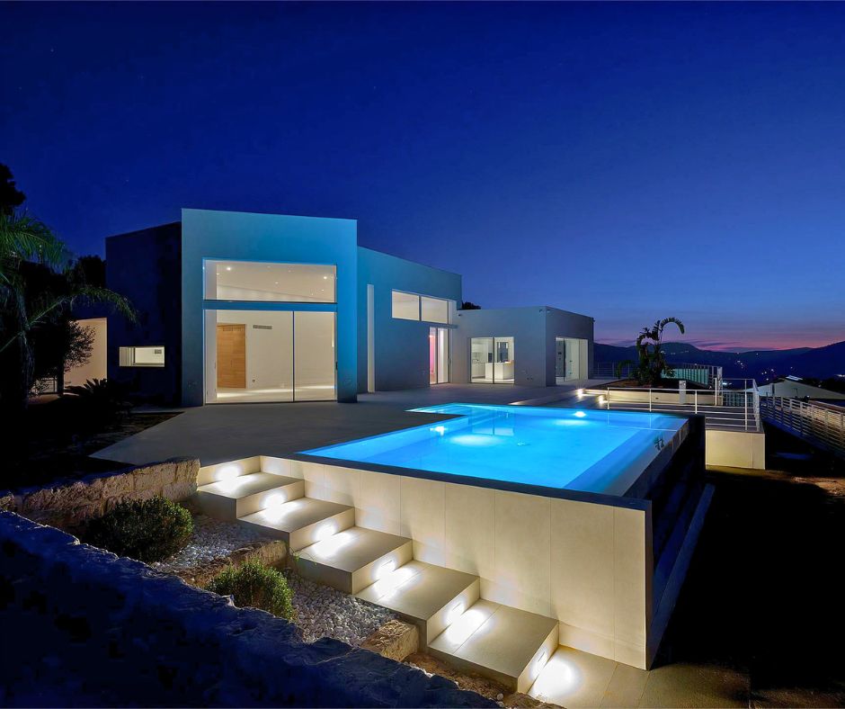 VILLA IN SICILIA COMPLETATA, PISCINA ILLUMINATA. VISTA NOTTE