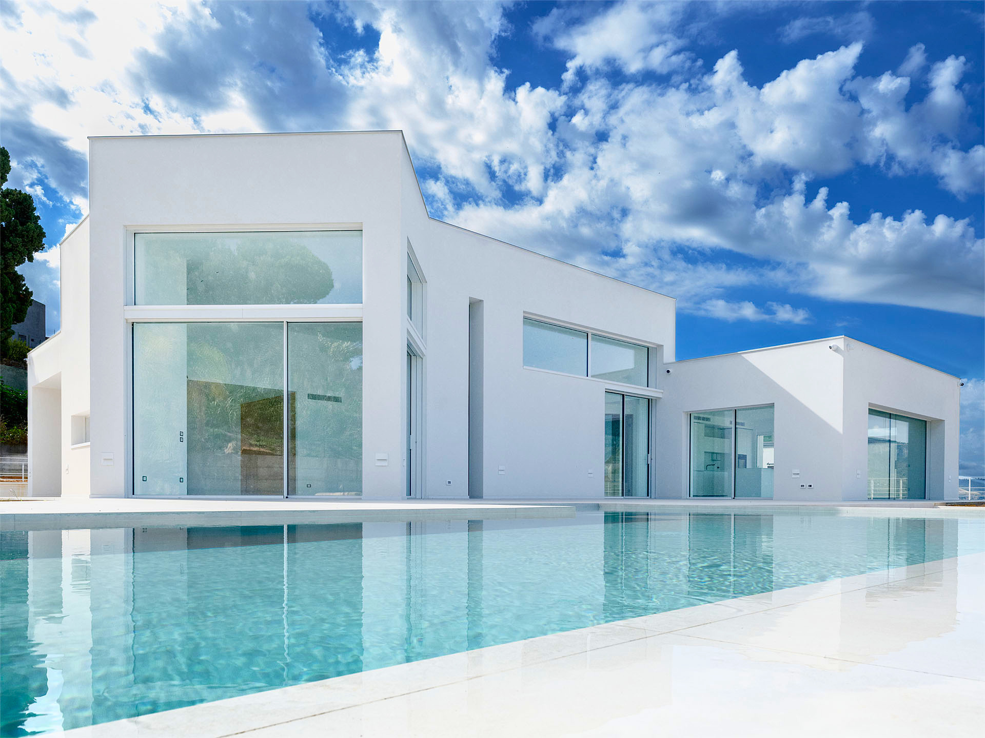 VILLA SICILIANA CON SERRAMENTI PROFILO ULTRASOTTILE MINIMAL